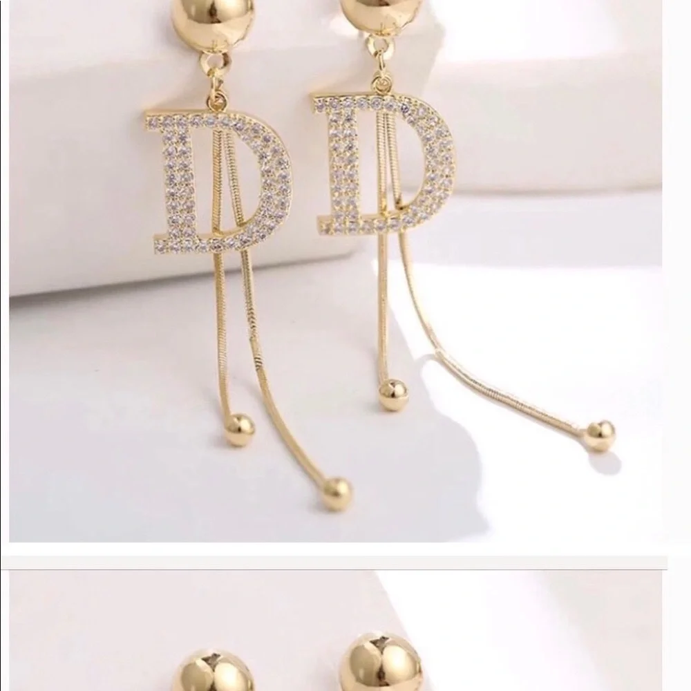 beautiful Dior earrings. So pretty! Made well beautiful Swarovski crysta… - Picture 1 of 3